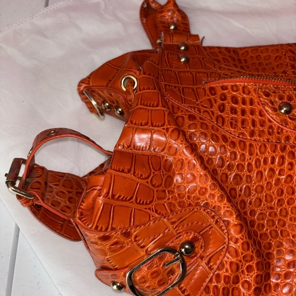 Array Orange Shoulder Bag with Textured Design - Picture 2 of 16